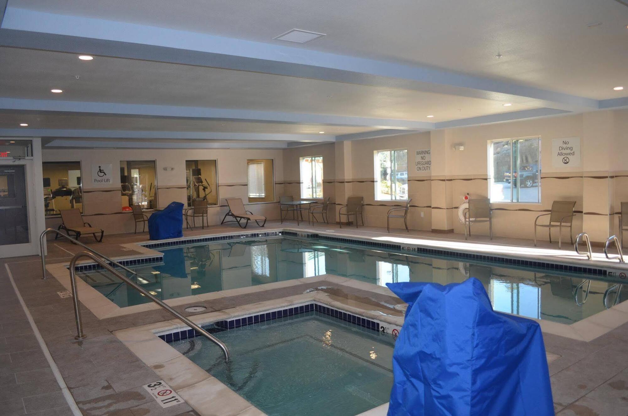 Holiday Inn Express & Suites Golden By Ihg Exteriör bild